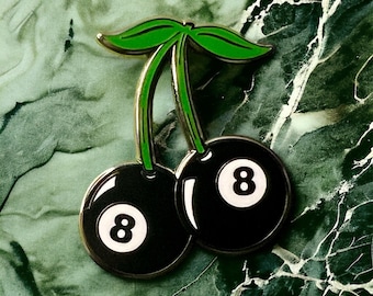 8 Ball Cherry - harde emaille pin | 8-ball pin, esthetische pin, kersenpin