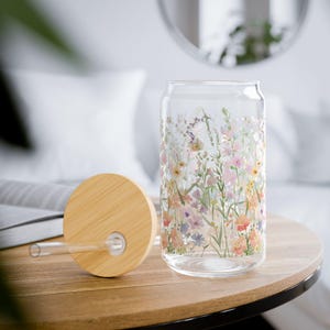 Wildblumen Eiskaffee Glas Tumblercore Cottage Floral Glasdose mit Deckel und Strohblume Kaffeetasse für Frauen Geschenk für Kaffeeliebhaber 16oz