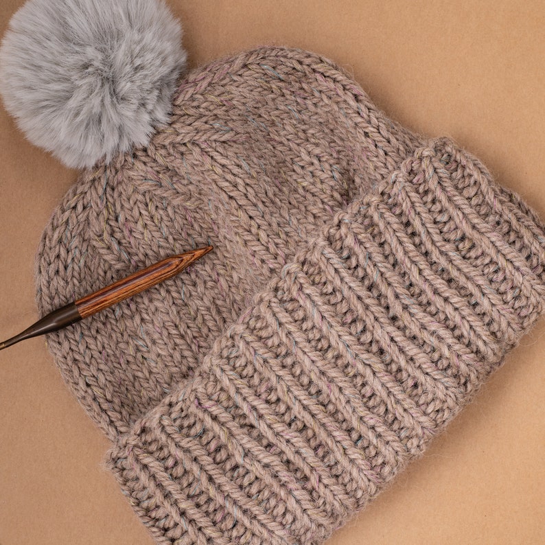 Bonnet pur laine alpaga et mouton tricoté main beige personnalisé paillettes image 4