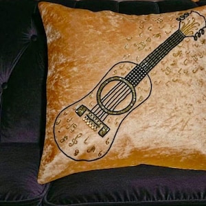 16 x 16 Inch Goldfarbene Gitarren-Samtkissenbezug mit Kristallperlen Stickerei