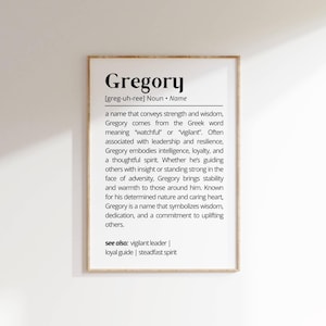 Op de afbeelding: Een zwart-witte printbare definitie van de naam Gregory. De definitie beschrijft de betekenis van de naam, de oorsprong en de bijbehorende eigenschappen, waaronder kracht, wijsheid, leiderschap en veerkracht. De tekst bevat ook de fonetische uitspraak van de naam.