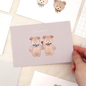 postale mignonne d'ours et de mini roses | Impression d'art, jolies cartes, cadeau artistique, carte de voeux