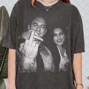 Comfort Colors Elliot Stabler And Olivia Benson Vintage Middle Finger Shirt, Elliot And Olivia Funny Shirt,Gift For Man & Women Unisex Shirt