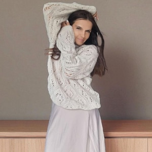 Oversized Sweater with &quot;Large Leaves&quot; Pattern — 100% Alpaca, Beige, Hand-Knitted