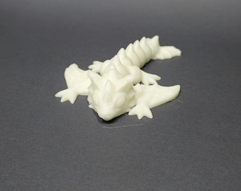 Bébé dragon flexible phosphorescent : jouet agité imprimé en 3D