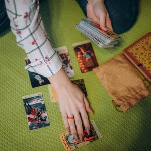 Sesión de tarot. Lectura de tarjetas para la perspectiva de desarrollar relaciones con una pareja. Adivinación con cartas del Tarot. Percepción extrasensorial. Futuro. Relaciones personales.