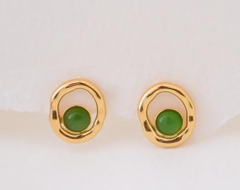 Gold Jade Ohrstecker, natürliche Jade Ohrringe, Minimalistische Goldohrringe für Frauen, zierlicher Jade Schmuck, grüner Stein Ohrstecker, Geschenk für sie