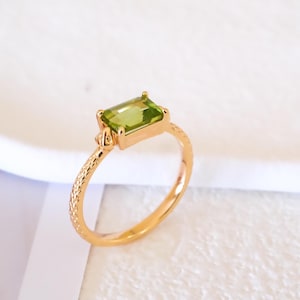 Dainty baguette peridot ring, Genuine green peridot ring, Minimalist gold ring, August birthstone, Silver Ring, Gifts for her