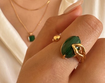 Anillo de malaquita ovalada, malaquita verde natural, anillo ajustable de plata 925 bañado en oro de 18 quilates.