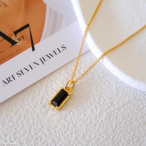 18k Gold baguette black onyx necklace - Dainty Black Onyx Pendant - Black stone necklace - Gift for her
