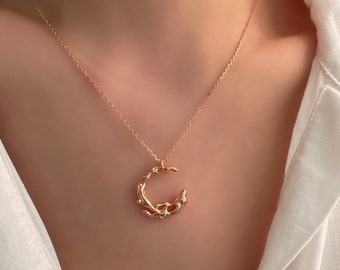 Dainty Moon necklace, Delicate Crescent Necklace, Gothic half moon necklace, Best Friend Gift, Silver & Gold Moon Pendant, Gifts for her