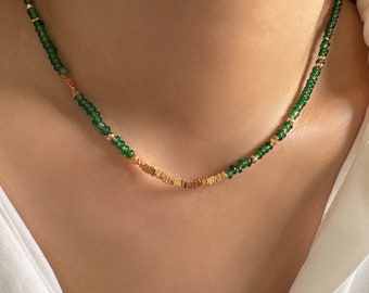 Collana di smeraldi delicati, Mini perline di smeraldo con oro, collana di pietra verde, collana girocollo con perline, collana d'argento 925, regalo per lei