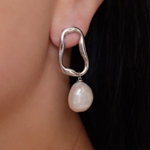Natural baroque pearl earrings, Pearl drop earrings, Pearl hoop earrings, Bridal Chic, Wedding earrings, Gift for her