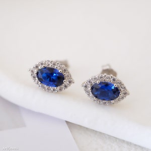 Dainty blue sapphire stud earrings, Sapphire earrings, Blue stone earrings, Vintage earrings, Sterling silver earrings, Gift for her