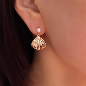 Dainty shell and pearl earrings, Mermaid earrings, Seashell earrings, Beach earrings, Freshwater pearl earrings, Gifts for her