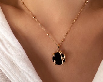 18k gouden zwarte onyx ketting - zwarte onyx ronde hanger - vloeiende zilveren ketting - minimalistische, sierlijke en delicate ketting