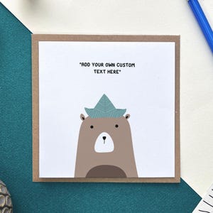 Tarjeta de cumpleaños sencilla de oso pardo: personalízala con tu propio texto, tarjeta de aniversario, adorable ilustración de un oso pardo con un sombrero de papel azul