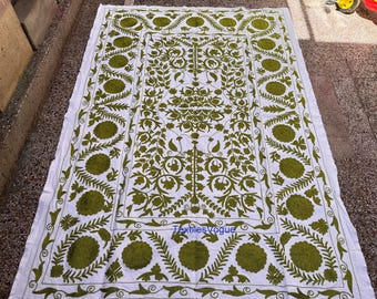 Broderie Suzani vert olive | Tenture murale en coton brodée à la main, tapisserie botanique, décoration d'intérieur de ferme bohème