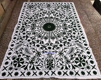 Tissu Suzani vert brodé à la main | Grande tenture murale, couvre-lit ou nappe en coton à fleurs | Décoration d'intérieur bohème artisanale