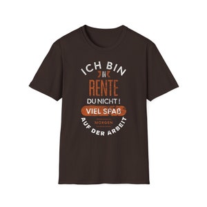 Witziges braunes Unisex T-Shirt mit Spruch: Ich bin in Rente. Du nicht! Viel Spaß morgen auf der Arbeit.