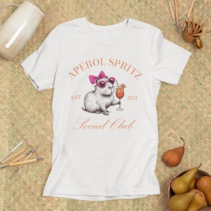 T-shirt Aperol Spritz Social Club Femme | Conception drôle de cochon d'Inde | Cadeau de chemise d'été pour les amoureux des animaux et les filles