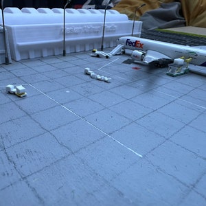 1/400 Cargo Terminal (Name Changeable) Fully White