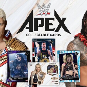 Könnte beinhalten: Bild mit WWE Apex Sammelkarten mit den Wrestlern Cody Rhodes und Roman Reigns. Die Karten zeigen die Wrestler Rhea Ripley, CM Punk, Liv Morgan und Alexa Bliss. Das WWE-Logo ist sichtbar.