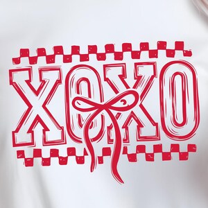 Retro XOXO Checker png Coquette Valentines Varsity Png Trendy VDay Leuk retro Valentijnsdag shirt png Coquette Bow Valentines png