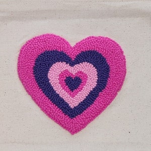 パンチクラッチバッグ、ハンドメイド刺繍、ハンドタフテッドパンチニードルメイクアップポーチ、ペンケース、ピンクのギフト、彼女用、ハート、娘、女の子へのかわいいギフト