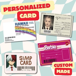 Pode incluir: Uma coleção de cartões personalizados, incluindo uma carteira de motorista do Havaí, um cartão de estudante da Universidade Blackpink, um cartão de membro do fã clube da Barbie e um "Simp Card". Os cartões são rotulados como "Personalized Card" e "Custom Made".