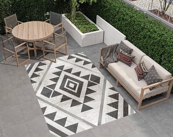 Ethnic Outdoor Rug: Traditional Patio Garden Rug, Washable