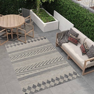 ヴィンテージ風ラグ：レッド＆グレーのボヘミアンスタイル