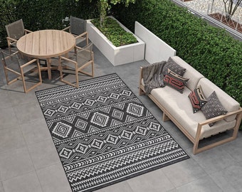 Tappeto da esterno scandinavo: tappetino da patio lavabile con design geometrico