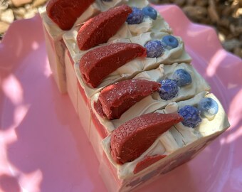 Jabones artesanales de leche de cabra Berry Blast