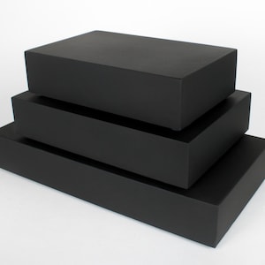 Wooden base for scale models, dioramas, and miniatures. Black base for model making. Display base and decorative stand. Rectangular formats.