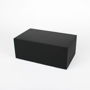 Black MDF wooden pedestal for miniatures – 6x10cm rectangular base for display – 4cm height