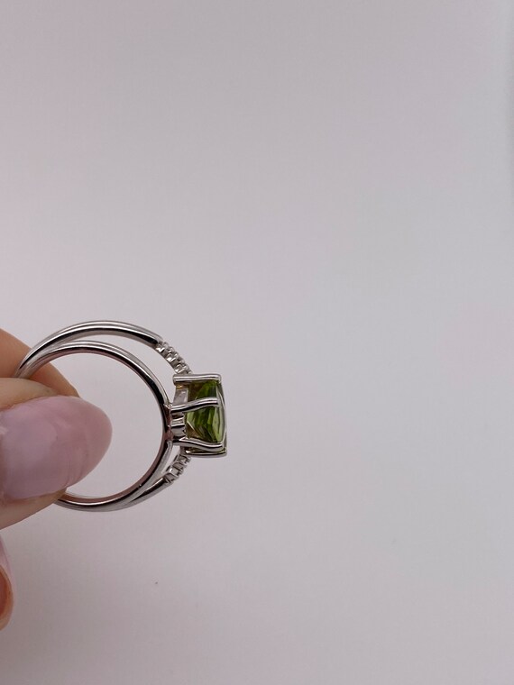 14K Yellow Gold Ladies Peridot and Diamond Ring - image 5