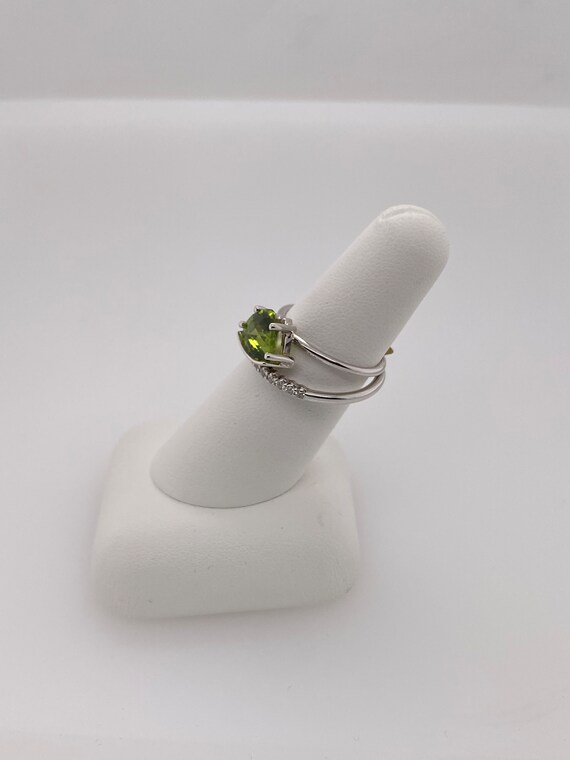 14K Yellow Gold Ladies Peridot and Diamond Ring - image 2