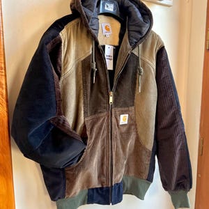 Sudadera con capucha Carhartt Reworked Velvet Patched TM