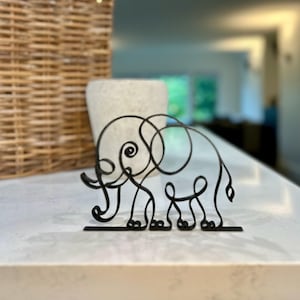 Elefant Skulptur | 3D Gedruckt Line Art Decor | Moderne Tabletop Ornament | Elefant-Figurine für Haus oder Büro