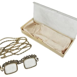 VTGLorgnette Lupenbrille Gold Platte lange Kette 19 Jh