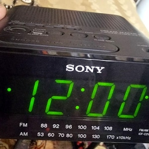 Sony Dream Machine Alarm Clock Radio Am FM Black Vintage NICE! Works Great 1980s