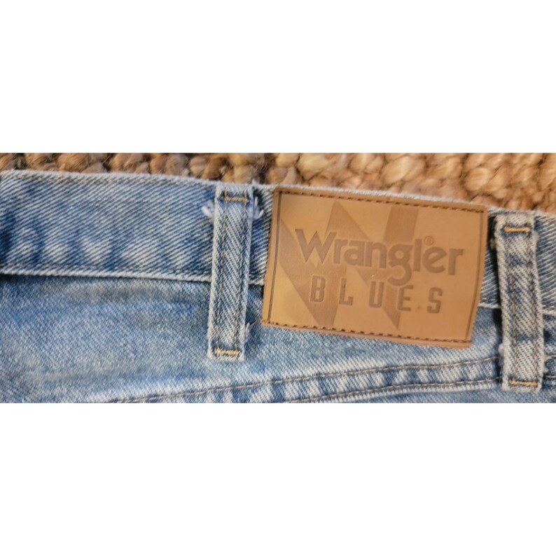 Wrangler Blues Light Wash Denim Jeans Classic Fit Men Size 34 X 34 STRAIGHT Leg image 9