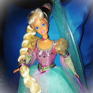 Barbie Rapunzel 1994 Mattel #13016 Collector Series  1st Edition MINT VTG +Stand