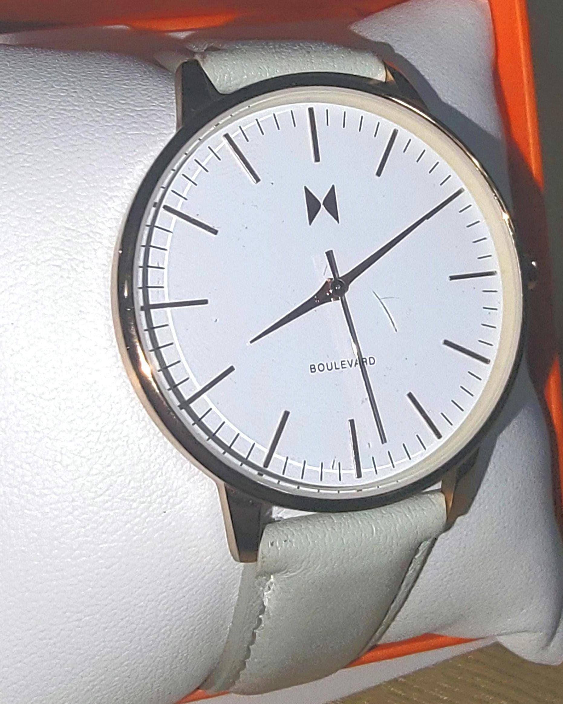 New Ladies Movado Watch White Dial & leather strap 07101382 in Box w paperwork New Ladies Movado Watch White Dial & Leather Strap 07101382  main image 3
