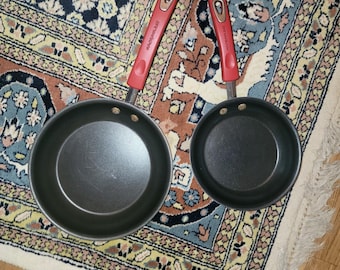 Juego de sartenes rojas Rachel Ray para freír, saltear y cocinar a fuego lento, de 23,2 cm y 19,4 cm, antiadherentes.