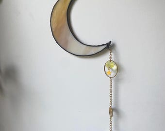 Atrapasueños de luna hecho a mano con detalles de cristal y dijes de luna: colgante celestial para ventana, decoración lunar bohemia, creador de arcoíris