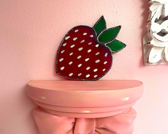 Atrapasueños de vidrio teñido con fresas hecho a medida