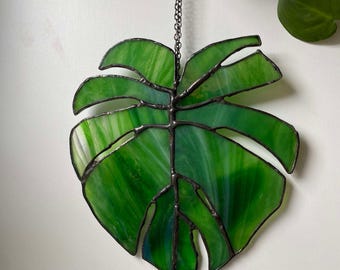 Hoja de Monstera de vidrio de colores hecha a medida / Atrapasol o colgante de pared / Regalos para amantes de las plantas