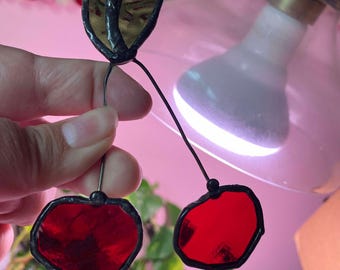 Atrapasueños de vidrio teñido con forma de cereza, hecho a pedido / en tamaños pequeños